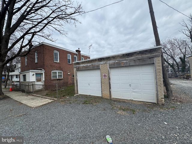 231 HAMILTON AVE, Darby, PA 19023