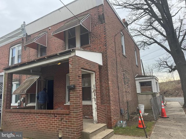231 HAMILTON AVE, Darby, PA 19023