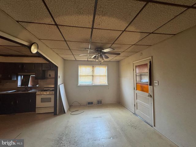 231 HAMILTON AVE, Darby, PA 19023