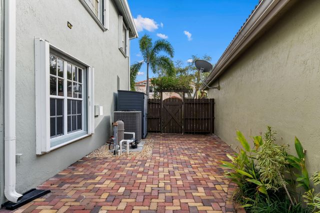 7447 NW 25th Street, Margate, FL 33063