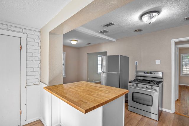 3504 Mission Street, Fort Worth, TX 76109