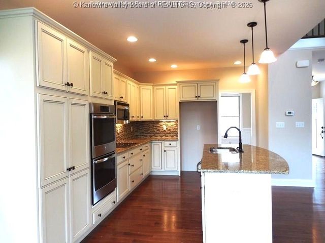 110 Patriot Way, Charleston, WV 25314