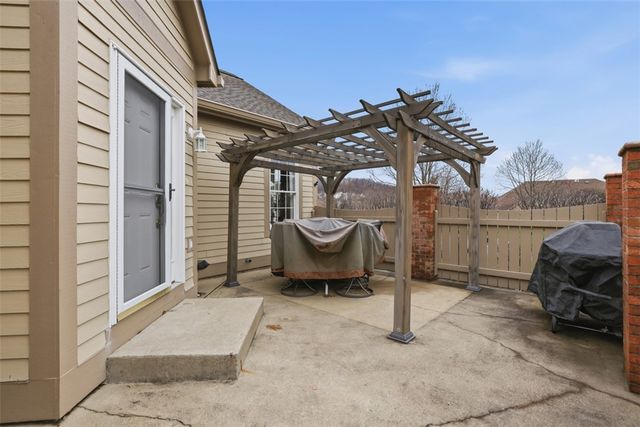 135 Linden Ct, Seven Fields Boro, PA 16046