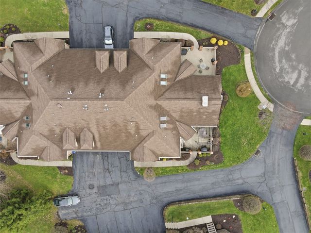 135 Linden Ct, Seven Fields Boro, PA 16046