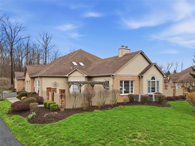 135 Linden Ct, Seven Fields Boro, PA 16046