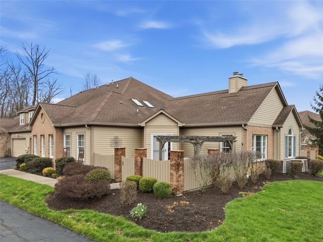 135 Linden Ct, Seven Fields Boro, PA 16046