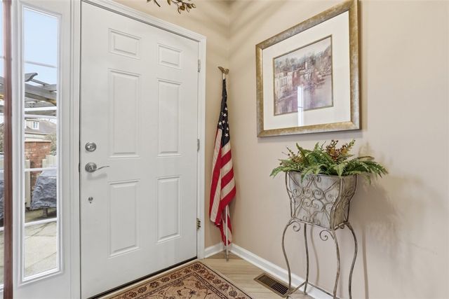 135 Linden Ct, Seven Fields Boro, PA 16046