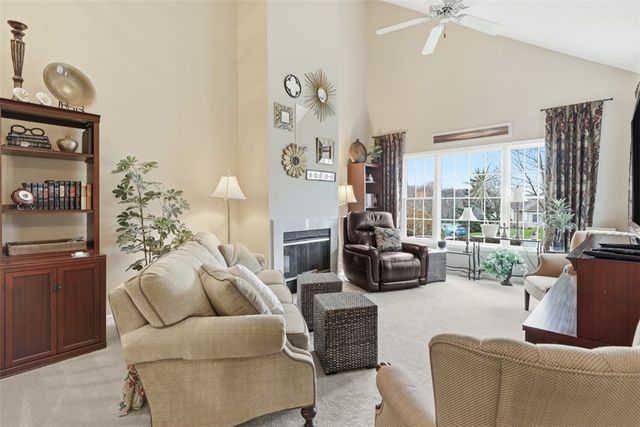 135 Linden Ct, Seven Fields Boro, PA 16046