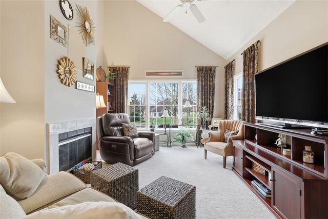 135 Linden Ct, Seven Fields Boro, PA 16046