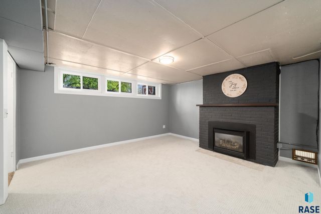 2700 S Hawthorne Ave Avenue, Sioux Falls, SD 57105