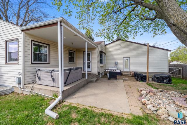 2700 S Hawthorne Ave Avenue, Sioux Falls, SD 57105