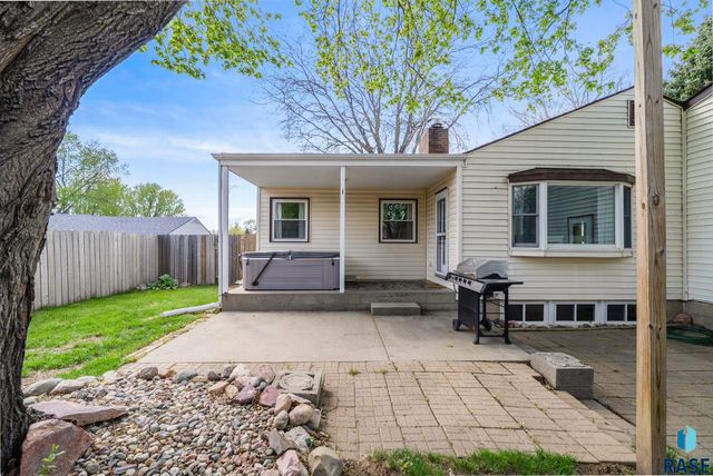 2700 S Hawthorne Ave Avenue, Sioux Falls, SD 57105