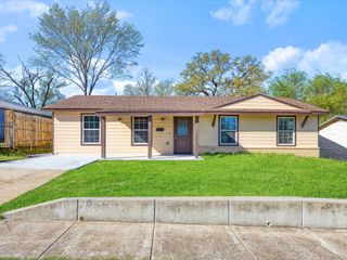 7245 Van Natta Lane, Fort Worth, TX 76112