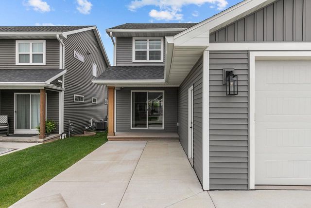 211 RED CEDAR PARKWAY, Kimberly, WI 54136