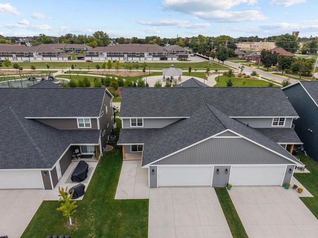 211 RED CEDAR PARKWAY, Kimberly, WI 54136