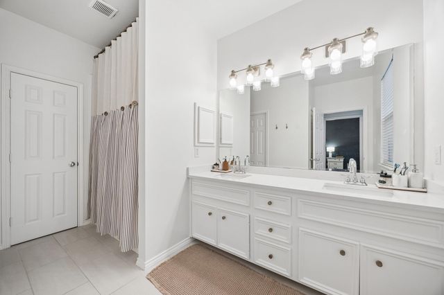 3051 S Heights Hollow Lane, Houston, TX 77007