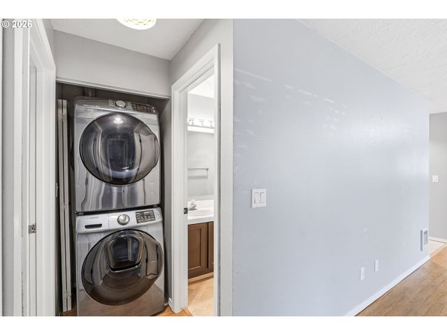 4000 CARMAN Dr 71, Lake Oswego, OR 97035