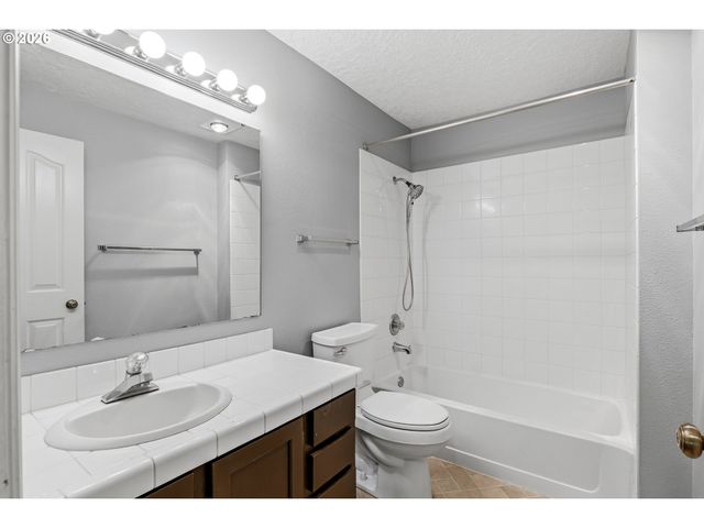 4000 CARMAN Dr 71, Lake Oswego, OR 97035