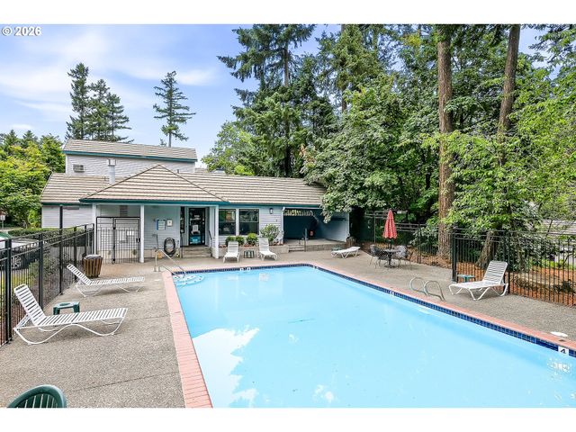 4000 CARMAN Dr 71, Lake Oswego, OR 97035