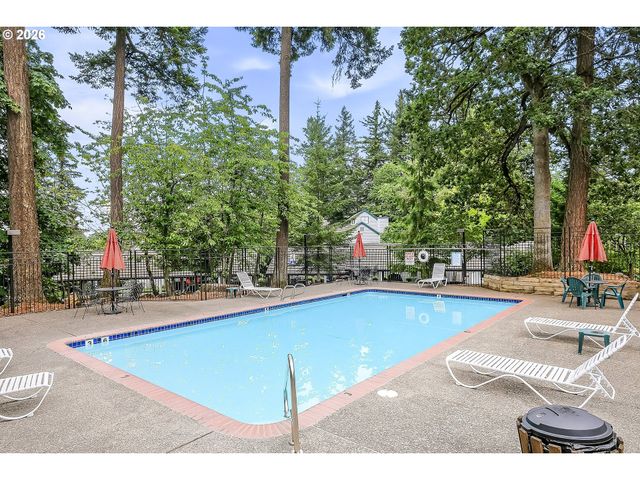4000 CARMAN Dr 71, Lake Oswego, OR 97035