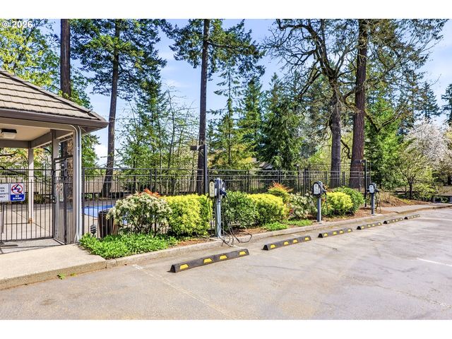 4000 CARMAN Dr 71, Lake Oswego, OR 97035