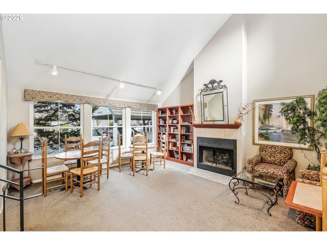 4000 CARMAN Dr 71, Lake Oswego, OR 97035