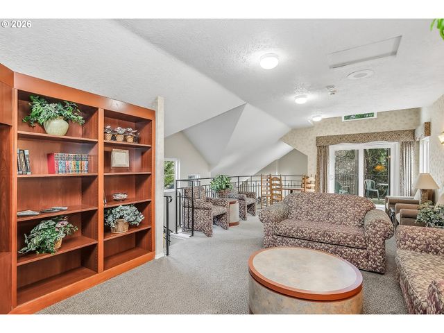 4000 CARMAN Dr 71, Lake Oswego, OR 97035