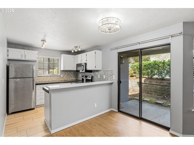 4000 CARMAN Dr 71, Lake Oswego, OR 97035