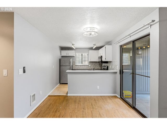 4000 CARMAN Dr 71, Lake Oswego, OR 97035