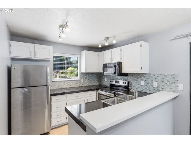 4000 CARMAN Dr 71, Lake Oswego, OR 97035