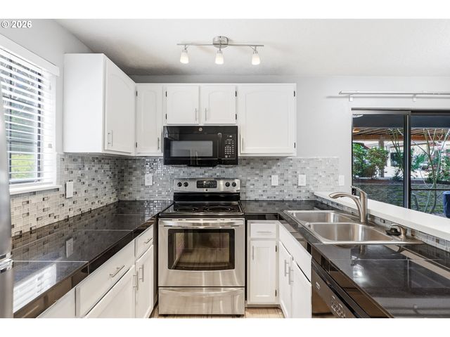 4000 CARMAN Dr 71, Lake Oswego, OR 97035