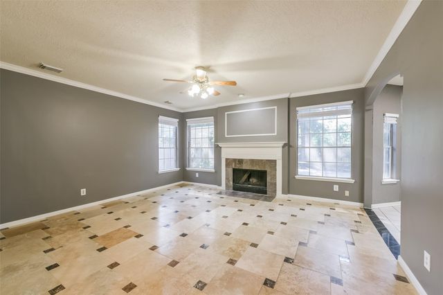 2509 S Mission Circle, Friendswood, TX 77546