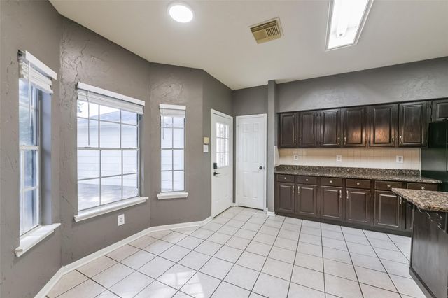 2509 S Mission Circle, Friendswood, TX 77546