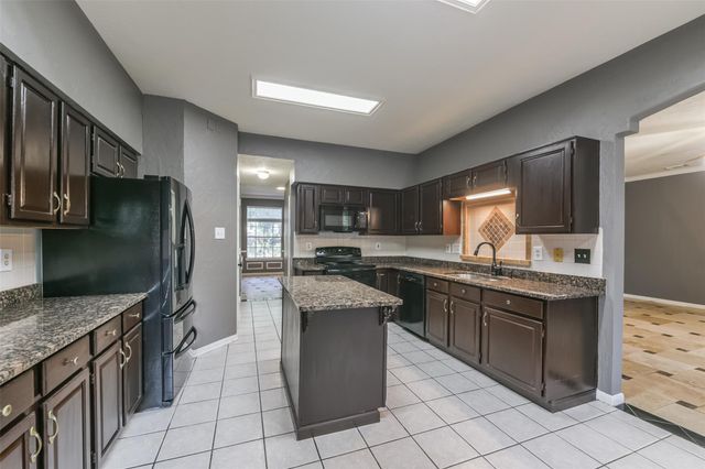 2509 S Mission Circle, Friendswood, TX 77546