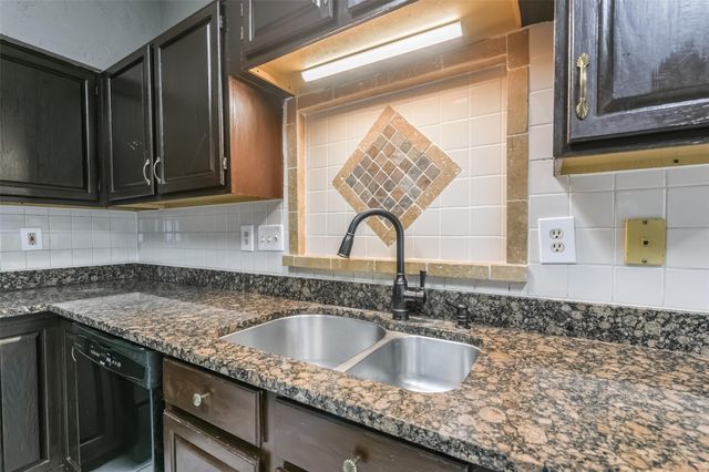 2509 S Mission Circle, Friendswood, TX 77546