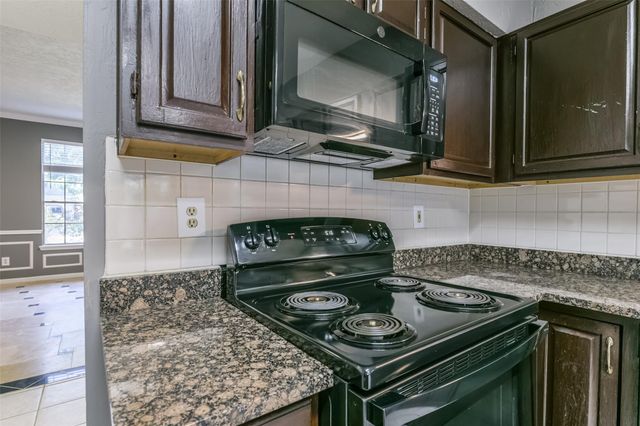 2509 S Mission Circle, Friendswood, TX 77546