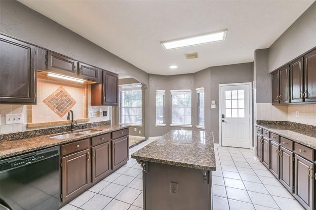 2509 S Mission Circle, Friendswood, TX 77546