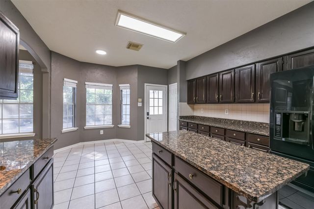 2509 S Mission Circle, Friendswood, TX 77546