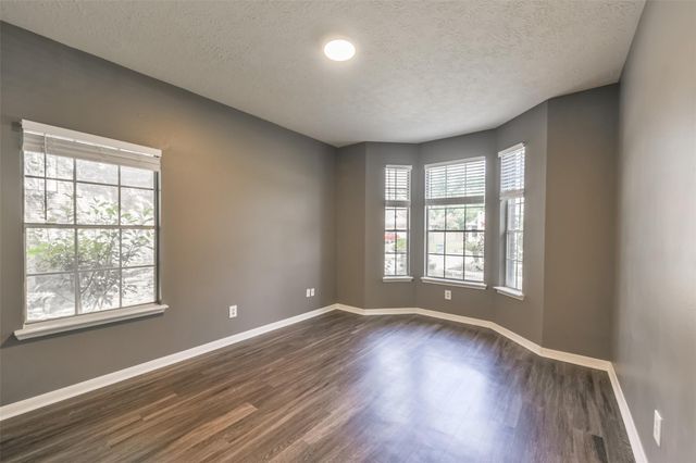 2509 S Mission Circle, Friendswood, TX 77546