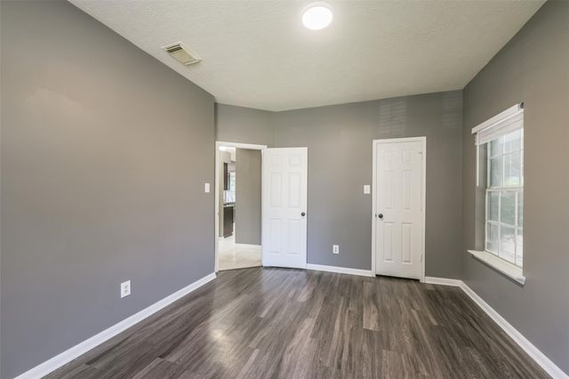 2509 S Mission Circle, Friendswood, TX 77546