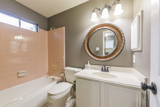 2509 S Mission Circle, Friendswood, TX 77546