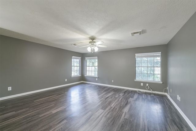 2509 S Mission Circle, Friendswood, TX 77546