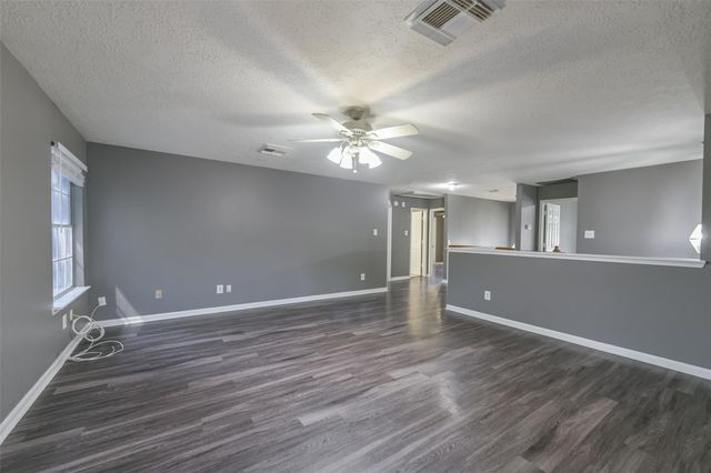 2509 S Mission Circle, Friendswood, TX 77546