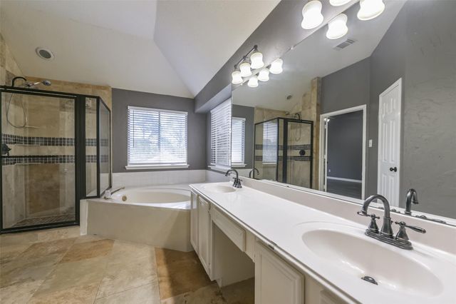 2509 S Mission Circle, Friendswood, TX 77546
