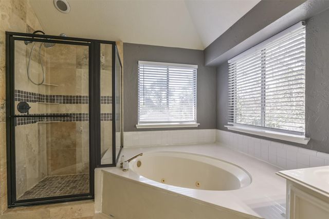 2509 S Mission Circle, Friendswood, TX 77546