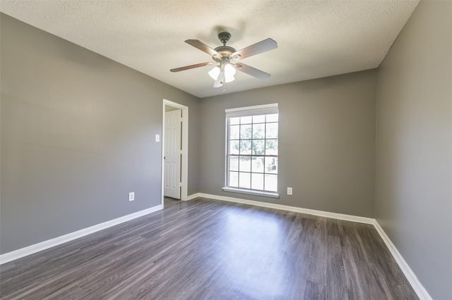 2509 S Mission Circle, Friendswood, TX 77546