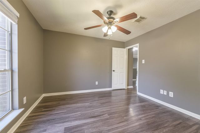 2509 S Mission Circle, Friendswood, TX 77546