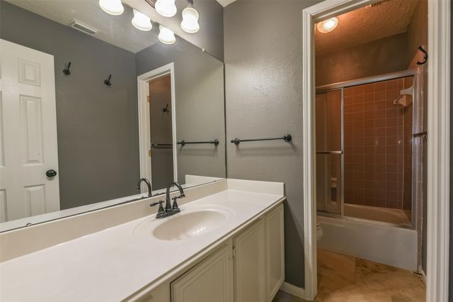 2509 S Mission Circle, Friendswood, TX 77546