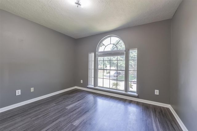 2509 S Mission Circle, Friendswood, TX 77546