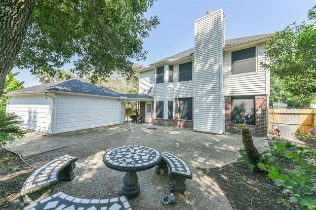 2509 S Mission Circle, Friendswood, TX 77546